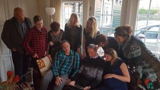 Kleinkinderen Dick Helling maken documentaire over hun voetbal-opa