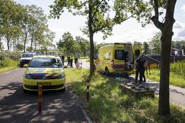 Fietsster gewond na botsing tegen paaltje in Spaarnwoude