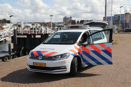 Auto te water gereden in IJmuiden