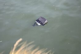 Auto te water gereden in IJmuiden