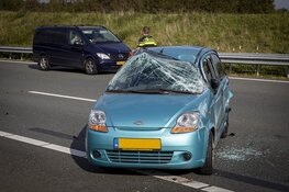 Auto op z'n kant bij ongeval A9 na Wijkertunnel