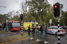 Fietsster gewond na botsing met R-Net bus in Driehuis
