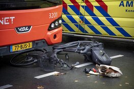 Fietsster gewond na botsing met R-Net bus in Driehuis