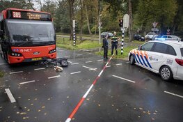 Fietsster gewond na botsing met R-Net bus in Driehuis