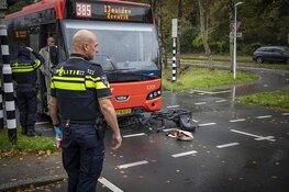 Fietsster gewond na botsing met R-Net bus in Driehuis