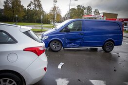 Veel schade bij botsing op de Parkweg in Velsen-Zuid