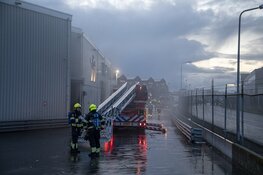 Heftrucks in de brand in bedrijfspand IJmuiden