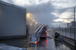 Heftrucks in de brand in bedrijfspand IJmuiden