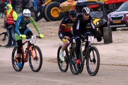 Sebastian Langeveld en Tessa Neefjes winnen 22e Egmond-Pier-Egmond