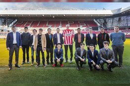 Schaakgrootmeesters spelen in Philips Stadion PSV