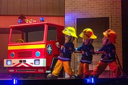 Brandweer IJmuiden aanwezig bij voorstelling Brandweerman Sam