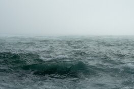 Gevaarlijke pieren bij IJmuiden opnieuw afgesloten voor storm