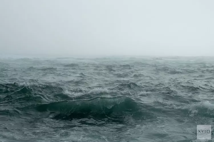 Gevaarlijke pieren bij IJmuiden opnieuw afgesloten voor storm