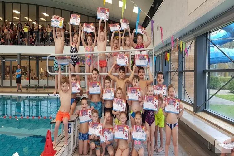 Kinderen halen zwem ABC