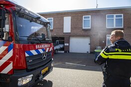 Brandweer groots uitgerukt voor brand op dak IJmuiden