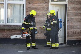 Brandweer groots uitgerukt voor brand op dak IJmuiden